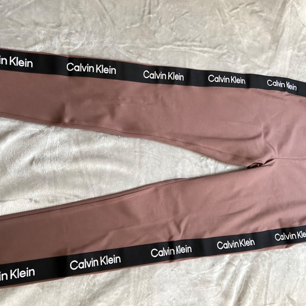 Calvin Klein 2Pcs Set - Picture 8 of 8